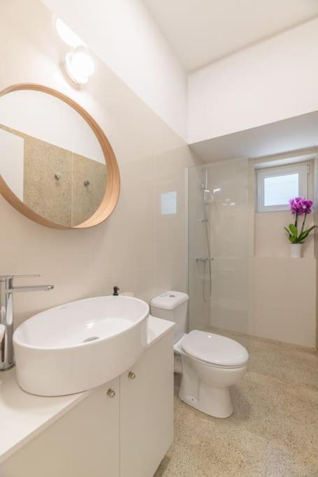 Apartment The Hostmaster Aethereal Style Athens